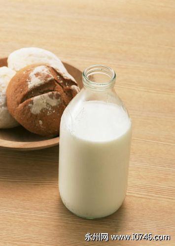 牛奶的美称：液体面包，营养丰富易于吸收并价廉物美