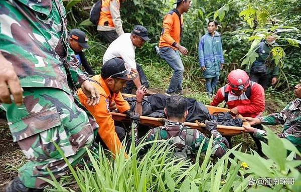 印尼火山喷发致11人遇难，12人失踪，登山者求救：帮帮我