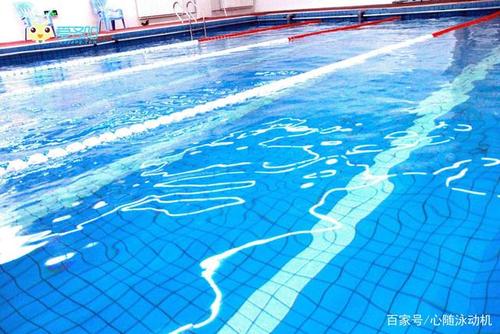为什么泳池水偏蓝色？喝进体内是否危害？还有一个需要知道的问题：泳池多久才需要换水？